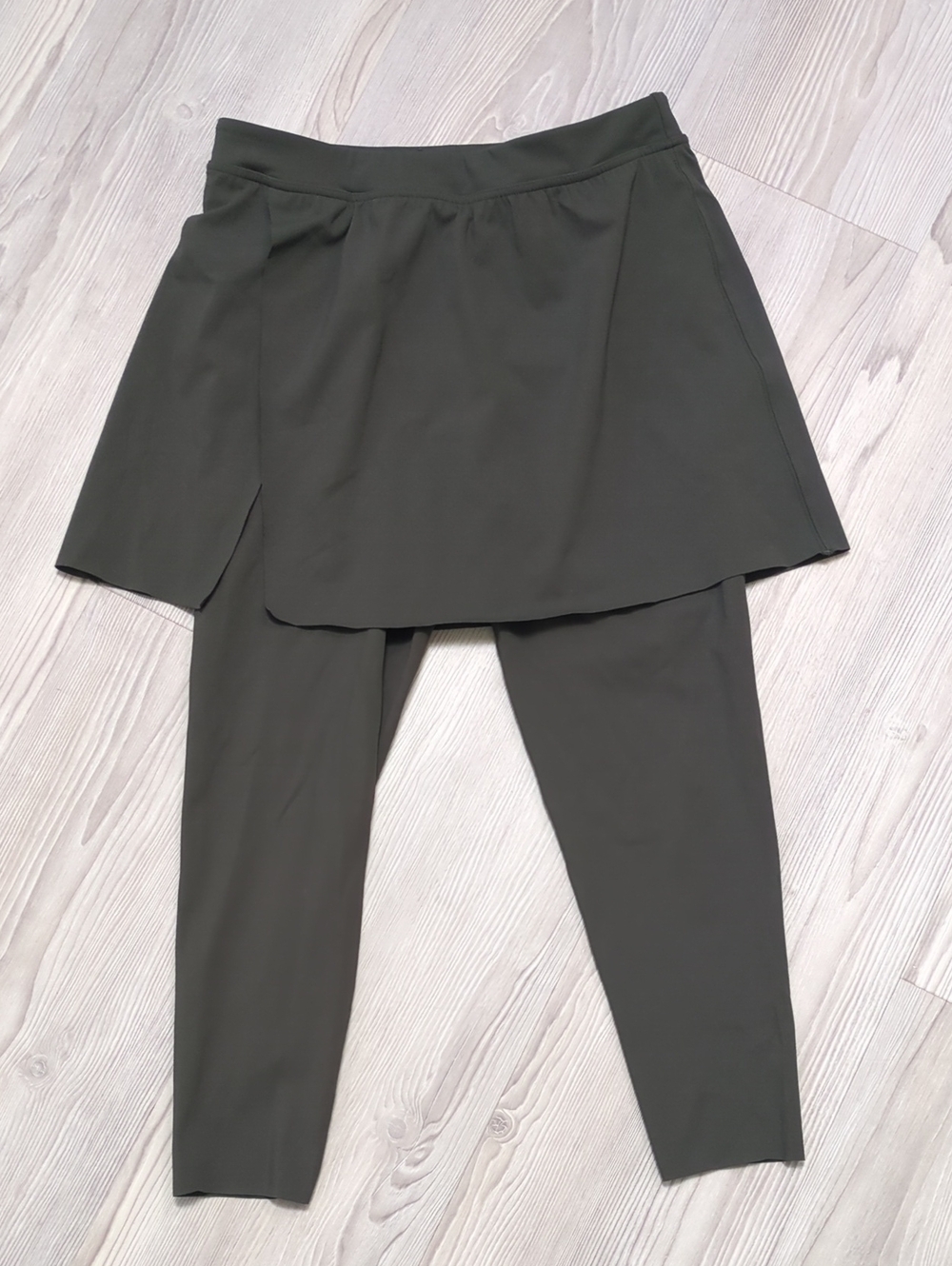 SPANX Booty Boost Skirted Leggings Large Dark Olive Green Athletic Skort Pants